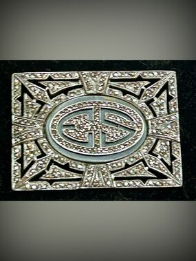 925 Sterling Silver Vintage Black Onyx
Sparkling Cutout Brooch Pin.